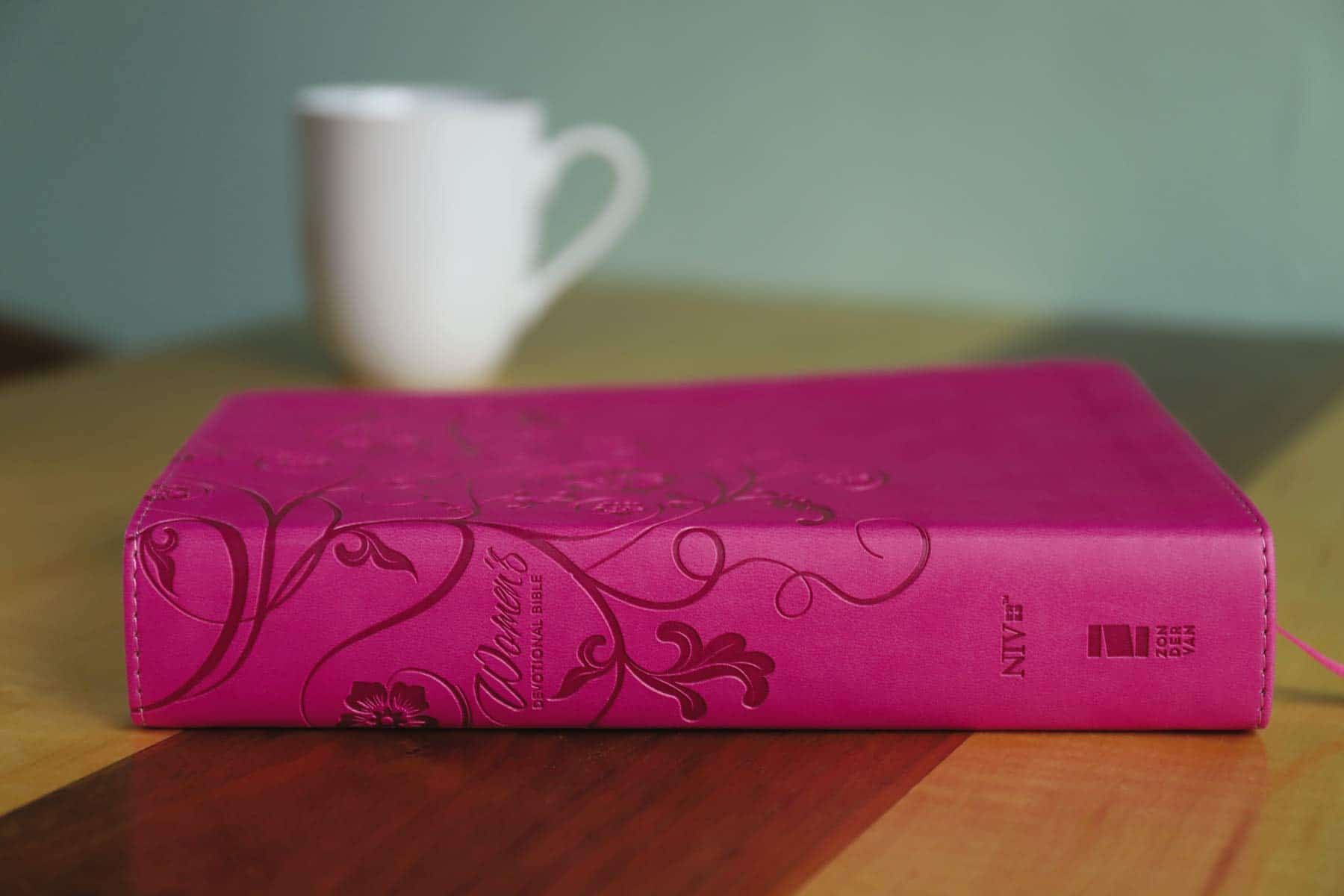 NIV Women's Devotional Bible - Raspberry - Image 4