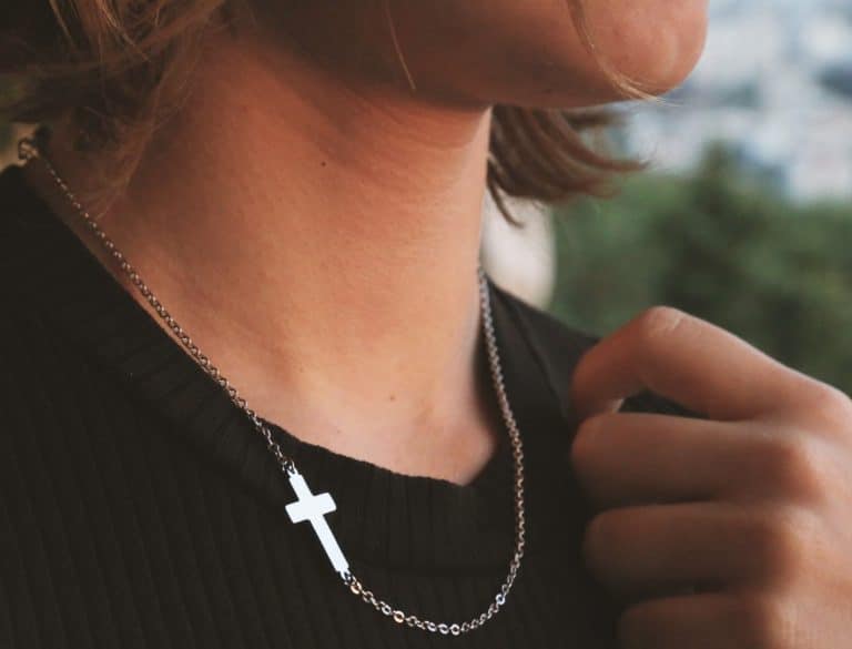 SMALL CROSS NECKLACE